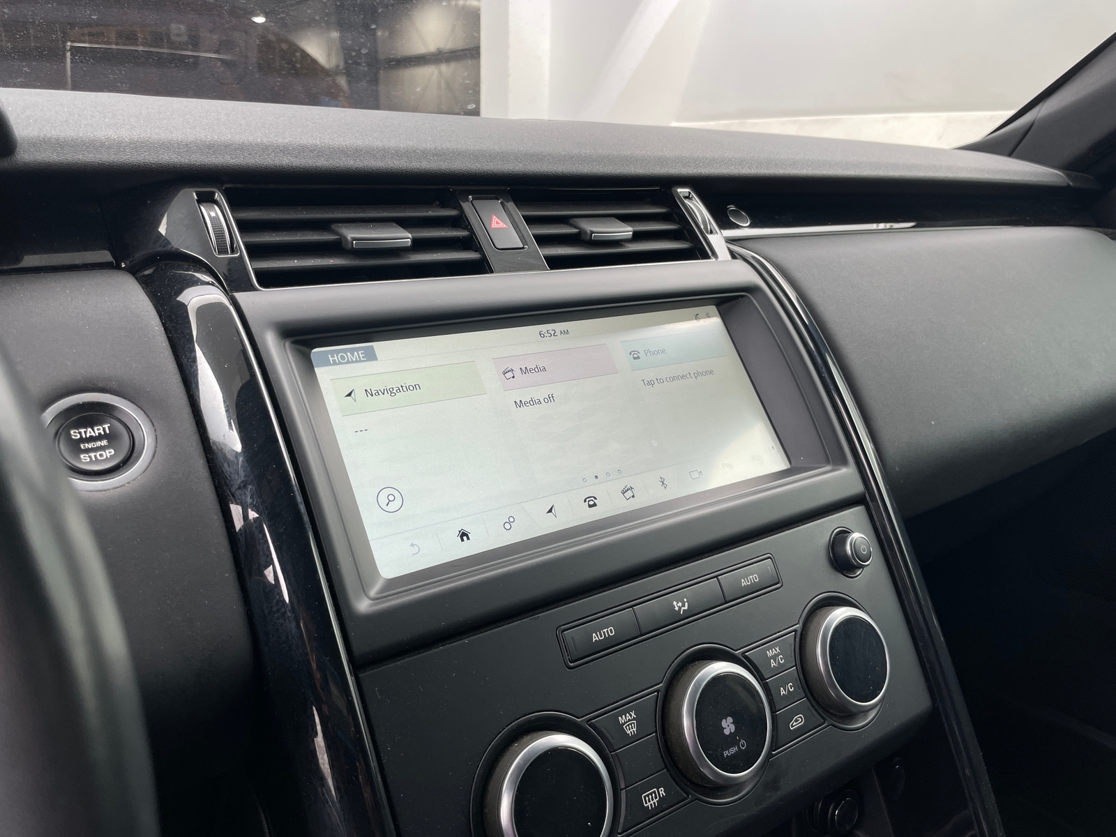 Thumbnail: 2019 Land Rover Discovery - 3