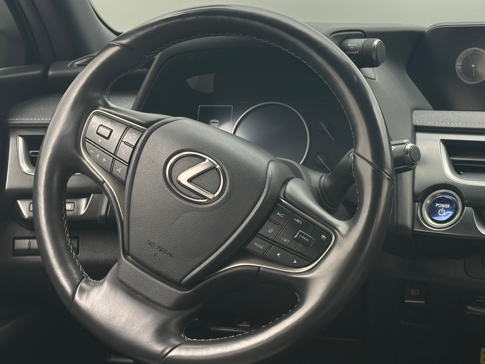 Thumbnail: 2021 Lexus UX - 4