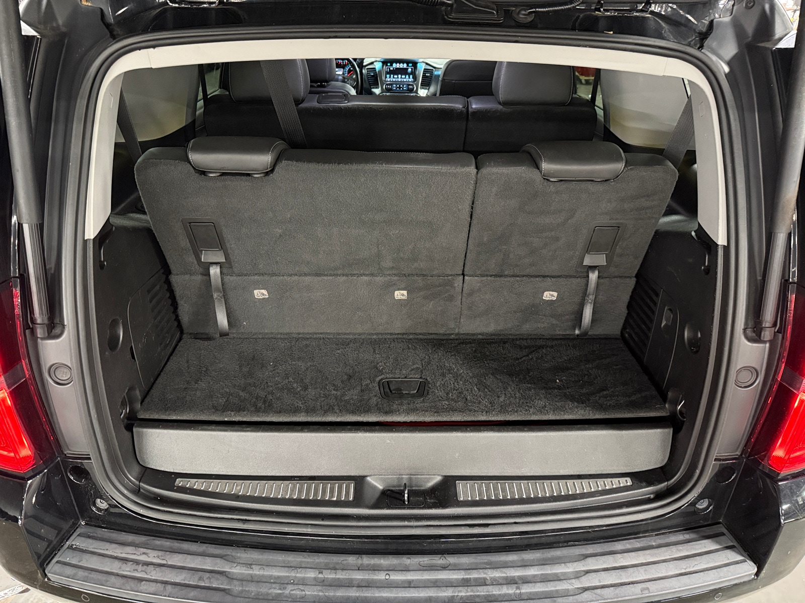 Thumbnail: 2019 Chevrolet Tahoe - 6