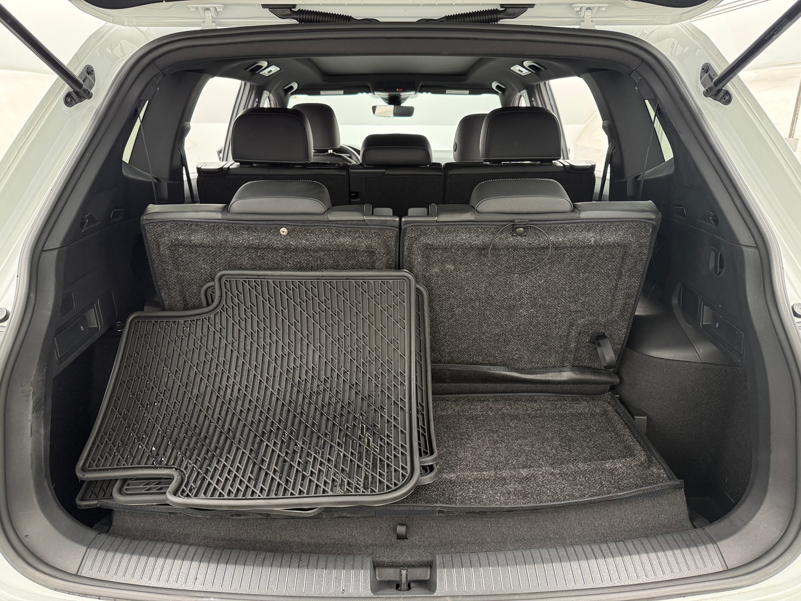 Thumbnail: 2023 Volkswagen Tiguan - 6