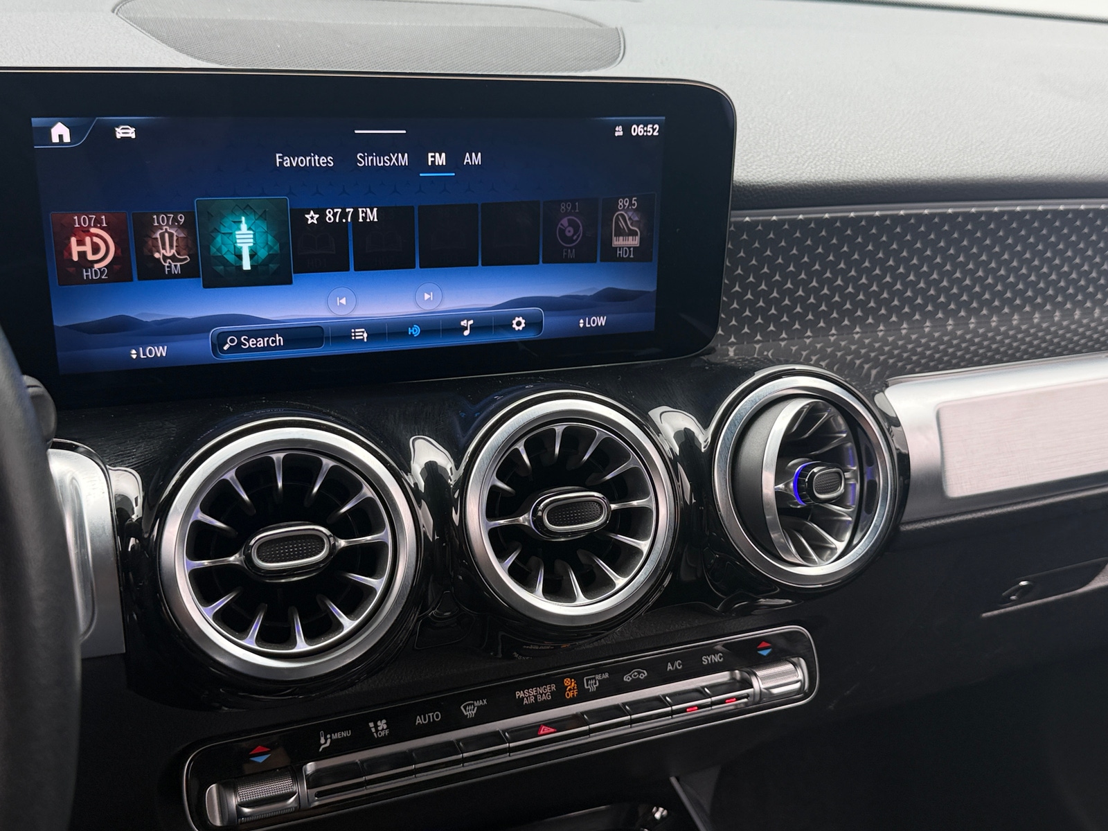 Thumbnail: 2025 Mercedes-Benz GLB - 3