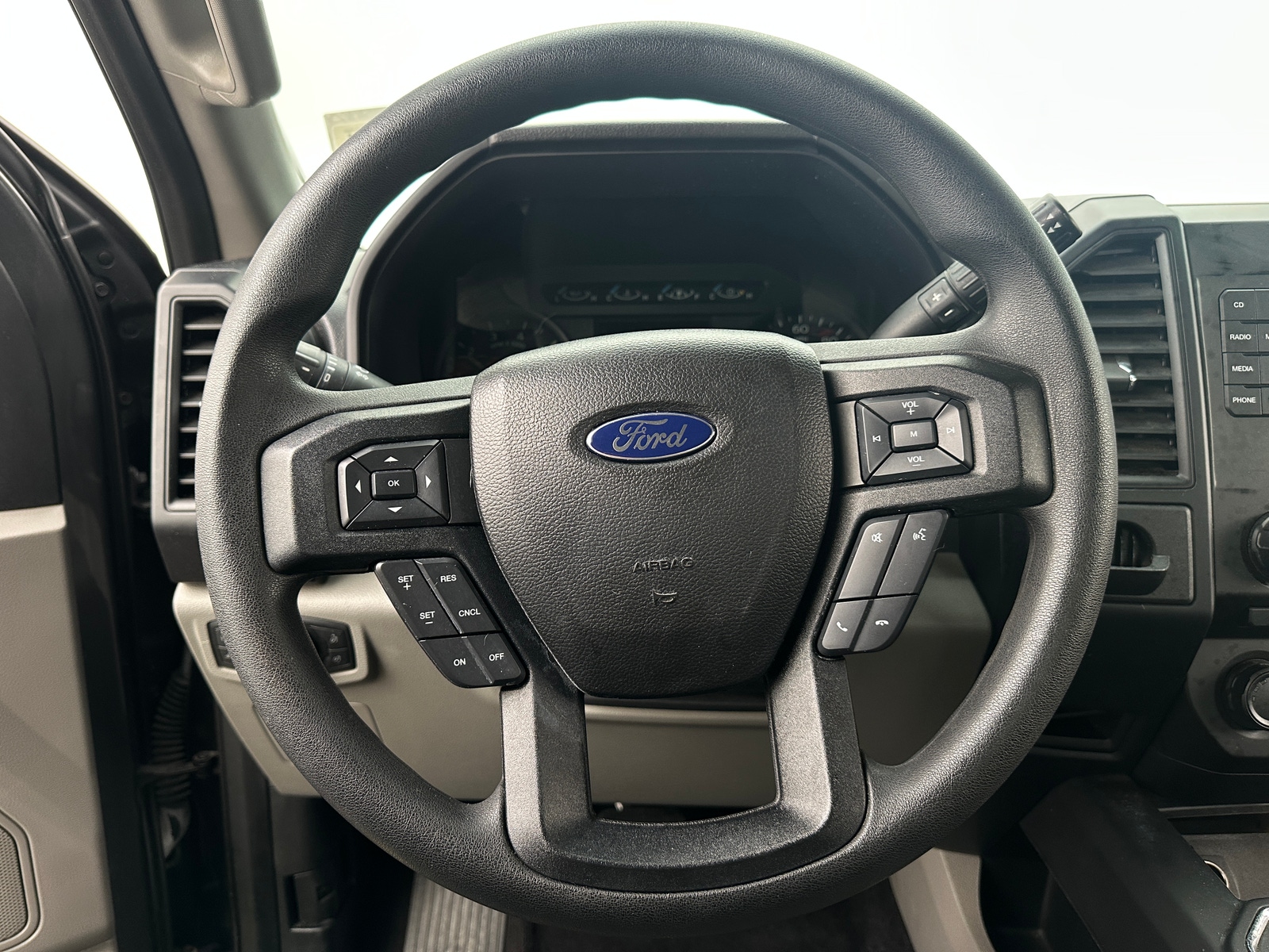 Thumbnail: 2016 Ford Econoline - 5