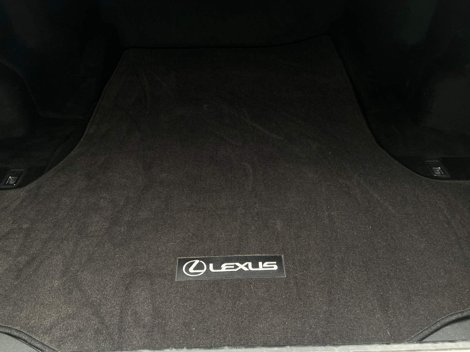 Thumbnail: 2020 Lexus LS - 6