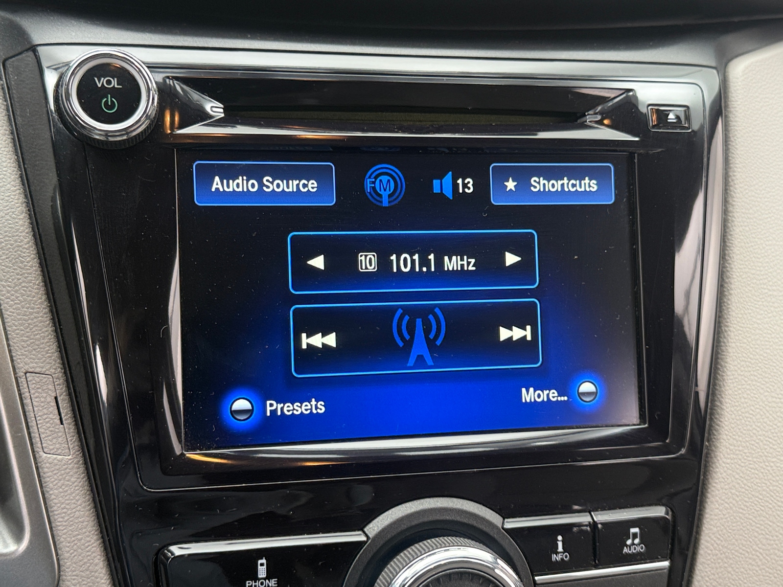 Thumbnail: 2015 Honda Odyssey - 4