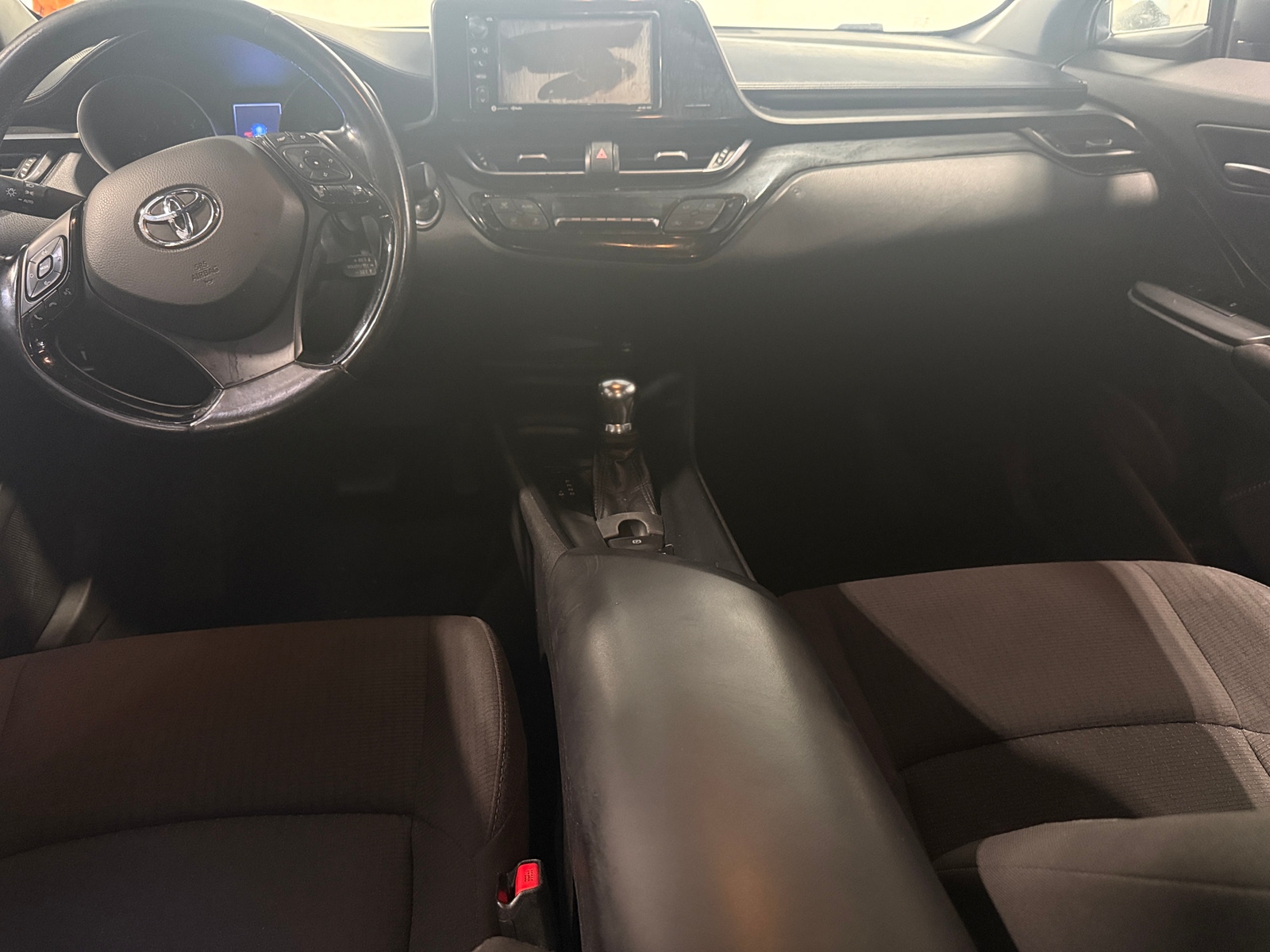 Thumbnail: 2018 Toyota C-HR - 3