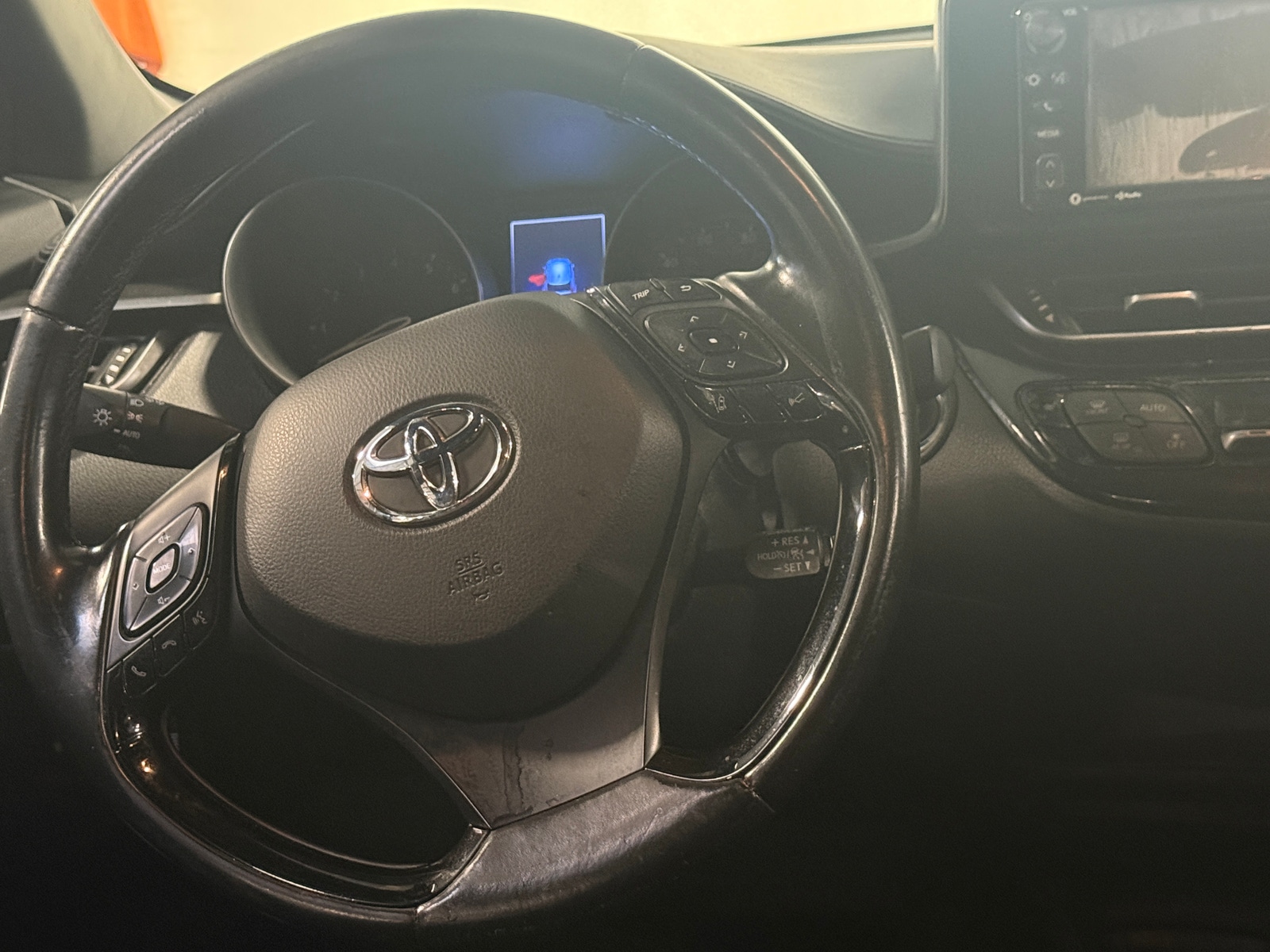 Thumbnail: 2018 Toyota C-HR - 5