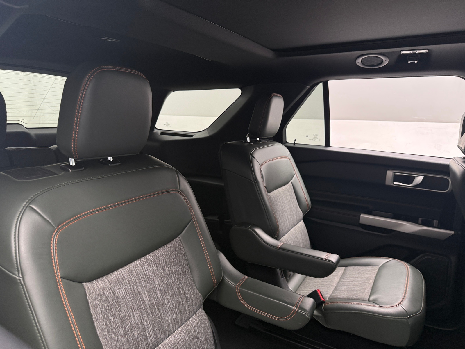 Thumbnail: 2022 Ford Explorer - 5