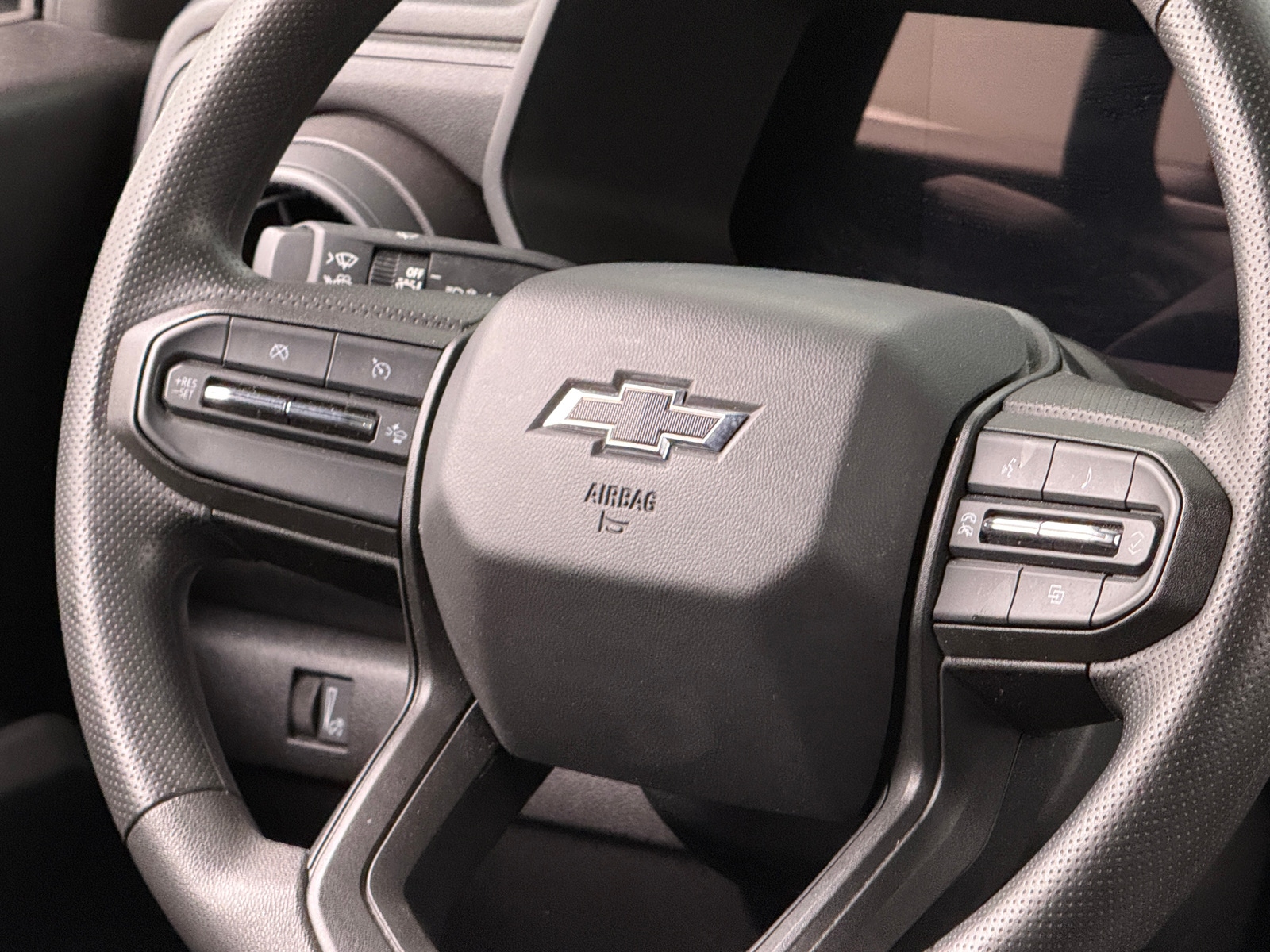 Thumbnail: 2023 Chevrolet Colorado - 5