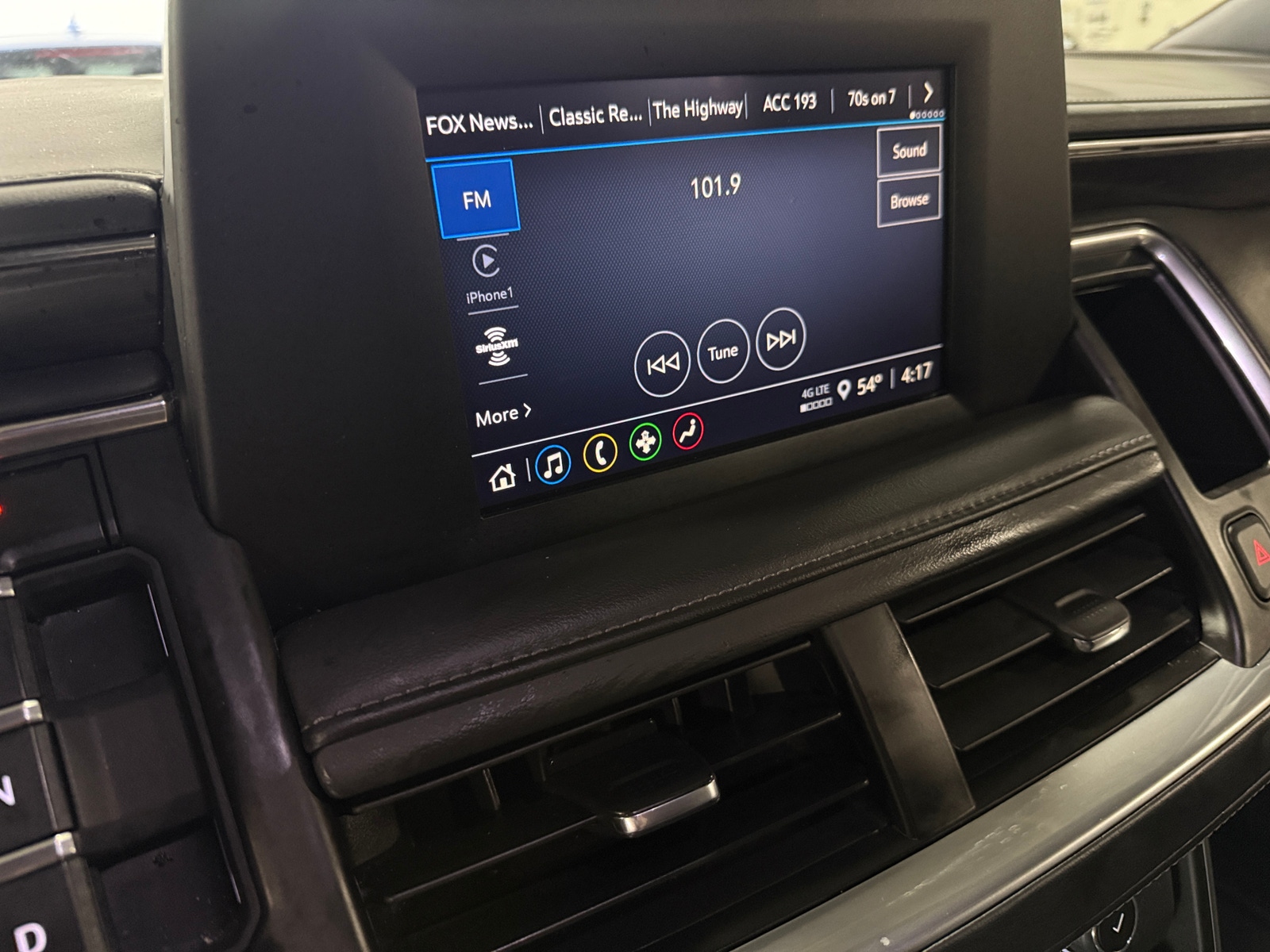 Thumbnail: 2024 Chevrolet Tahoe - 4