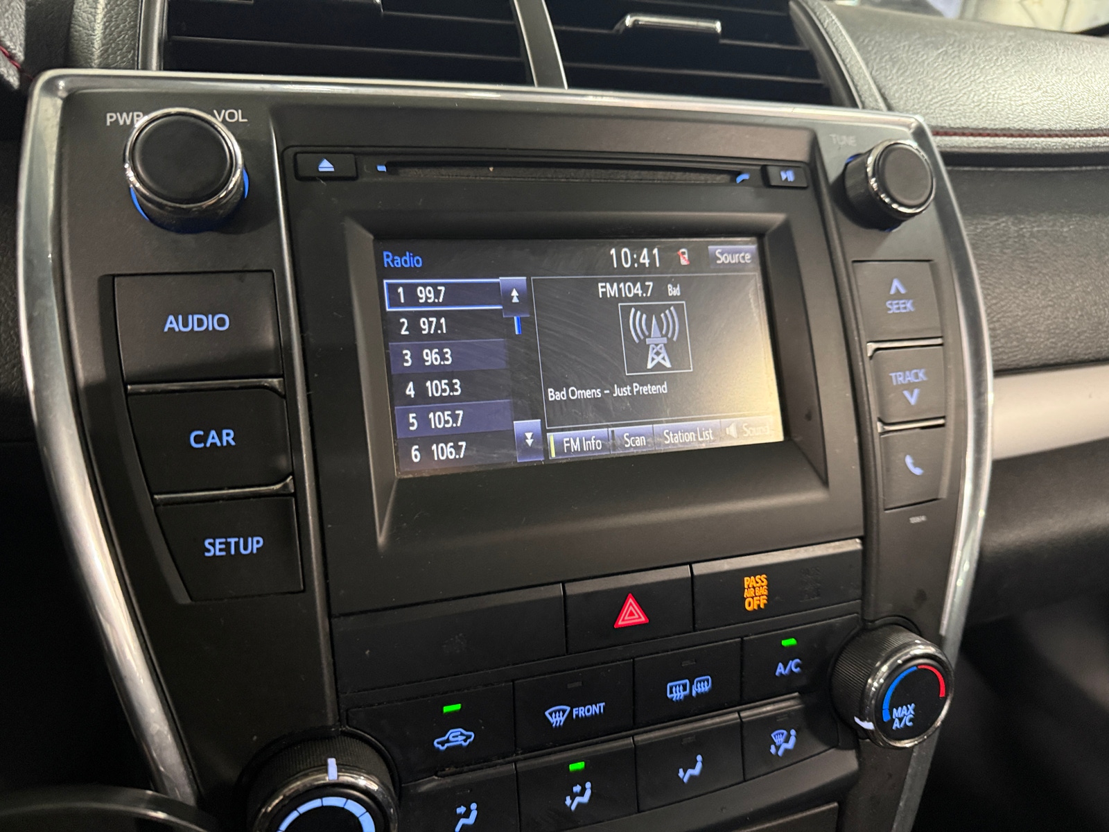 Thumbnail: 2017 Toyota Camry - 4