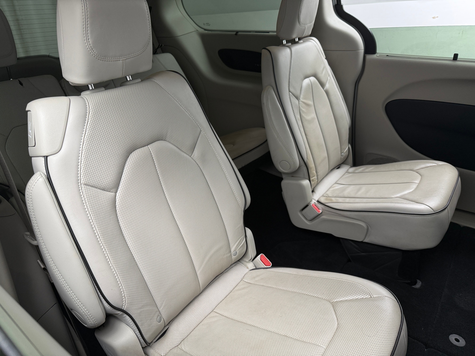 Thumbnail: 2021 Chrysler Pacifica - 5