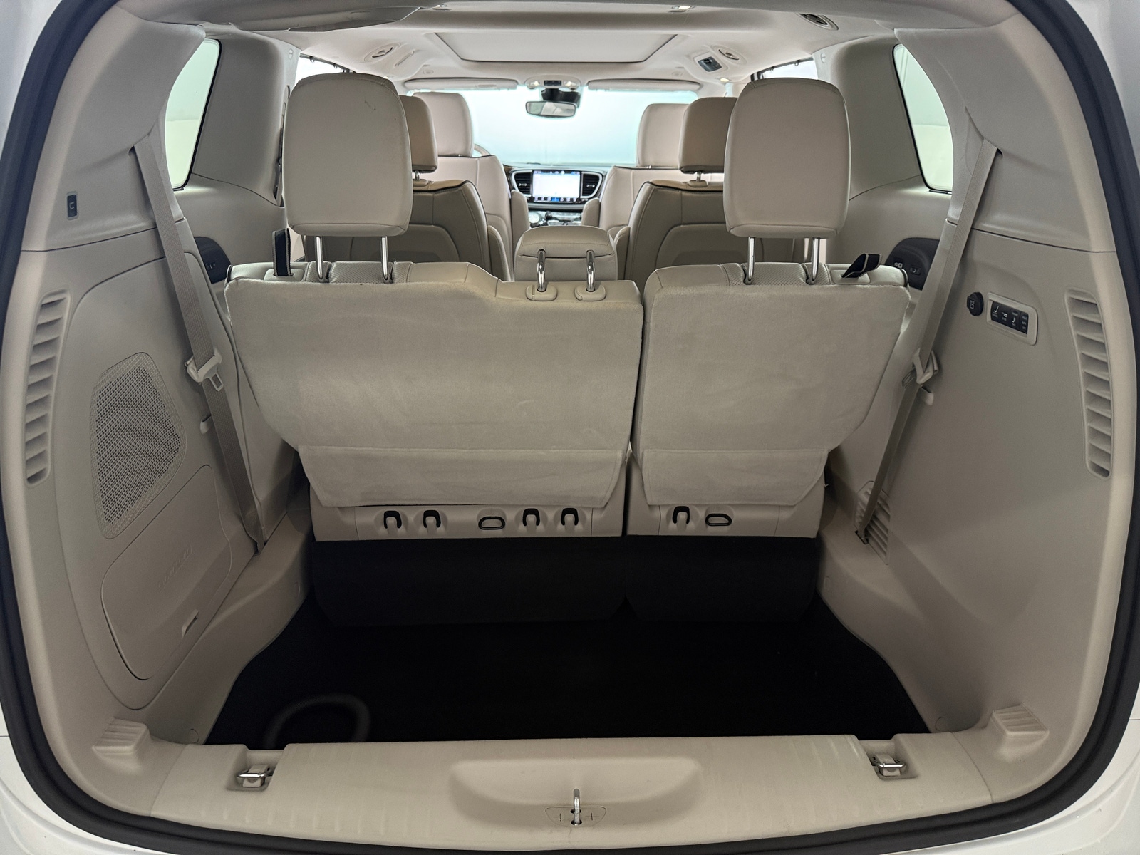 Thumbnail: 2021 Chrysler Pacifica - 6