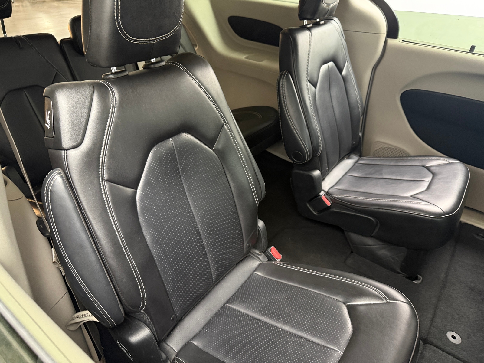 Thumbnail: 2023 Chrysler Pacifica - 5
