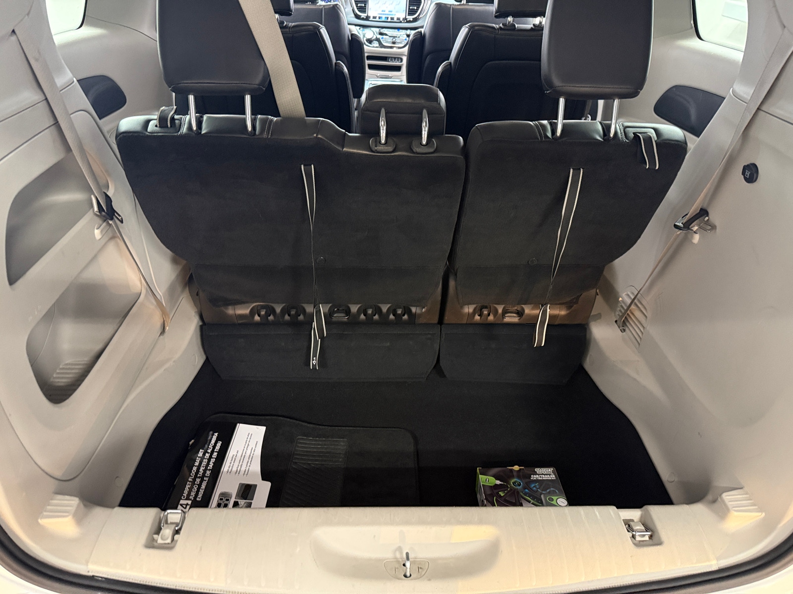 Thumbnail: 2023 Chrysler Pacifica - 6