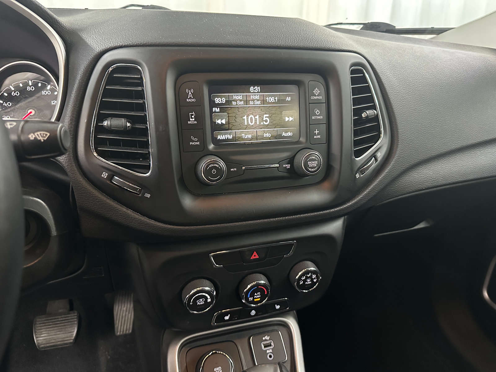 Thumbnail: 2018 Jeep Compass - 4