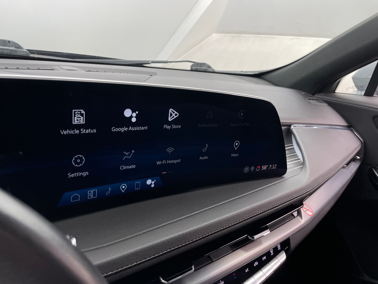 Thumbnail: 2024 Cadillac XT4 - 3