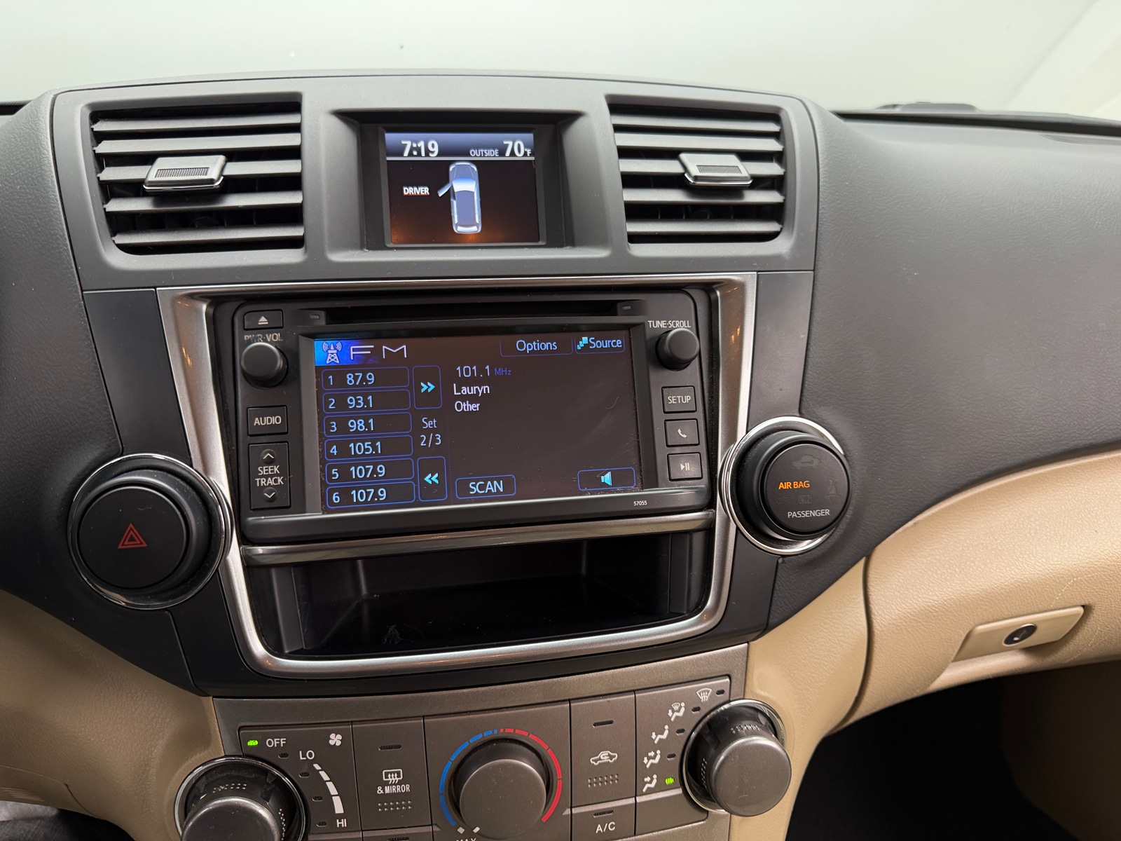 Thumbnail: 2013 Toyota Highlander - 4