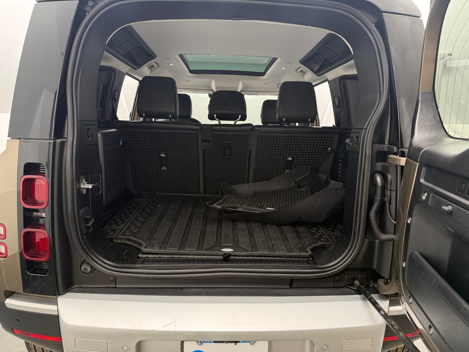 Thumbnail: 2020 Land Rover Defender - 6