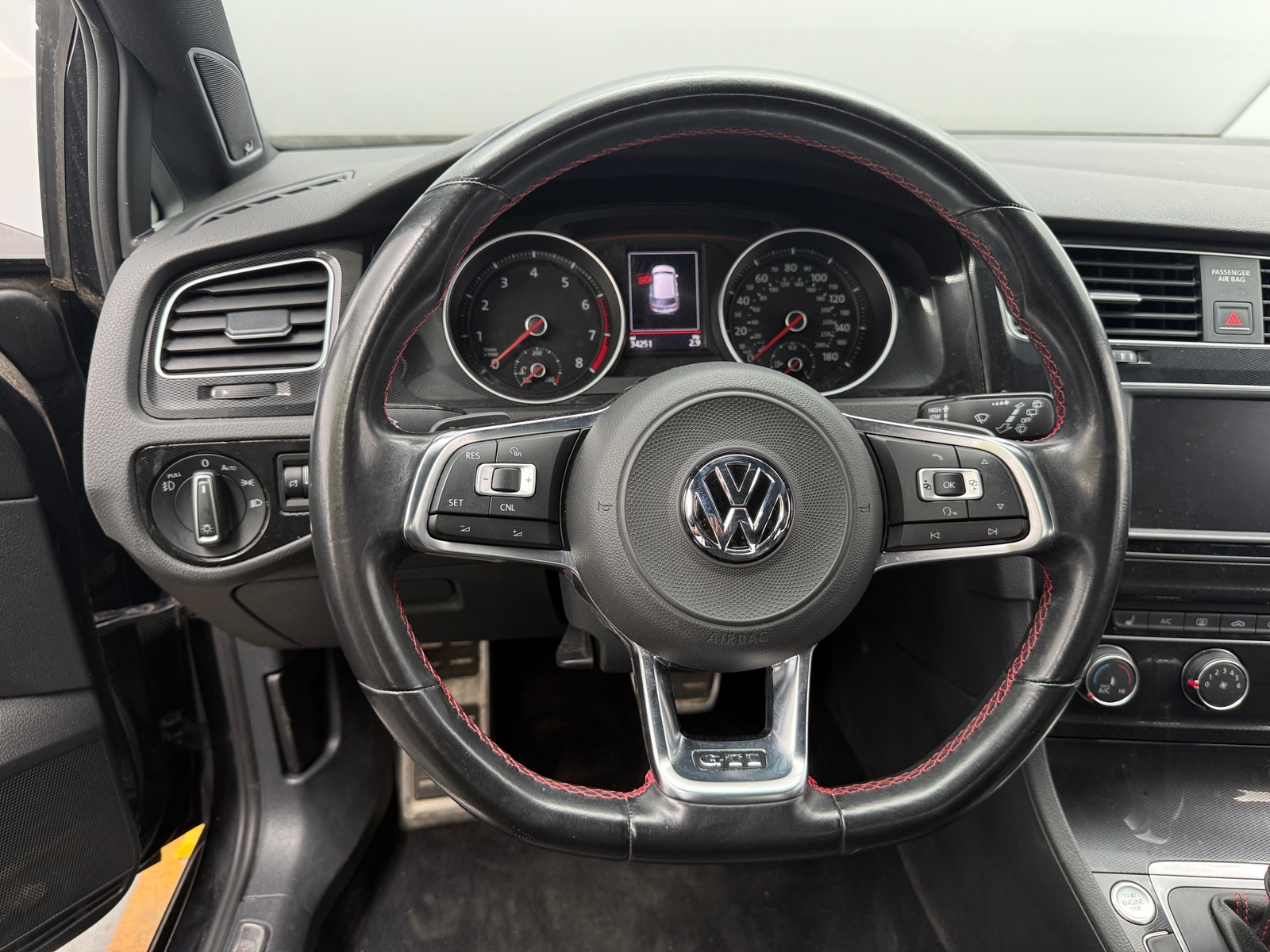 Thumbnail: 2017 Volkswagen Golf - 4