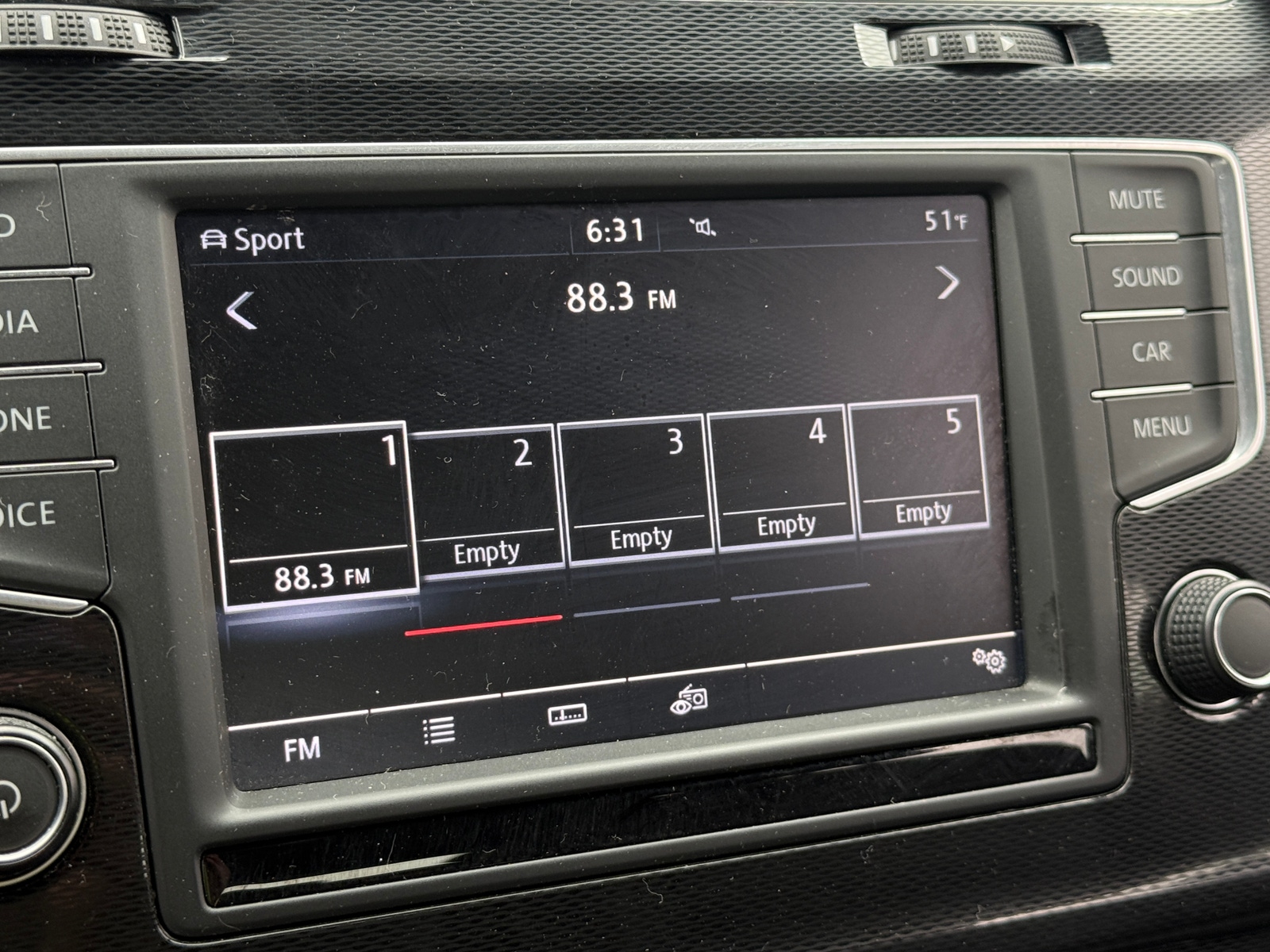 Thumbnail: 2017 Volkswagen Golf - 3