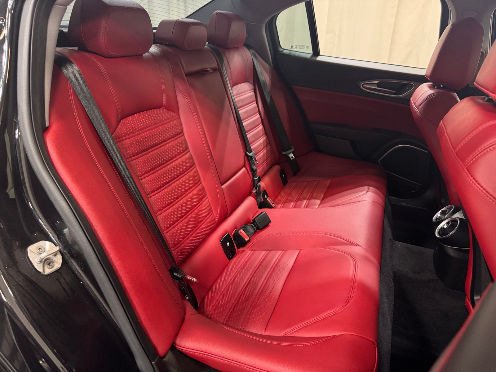 Thumbnail: 2019 Alfa Romeo Giulia - 5