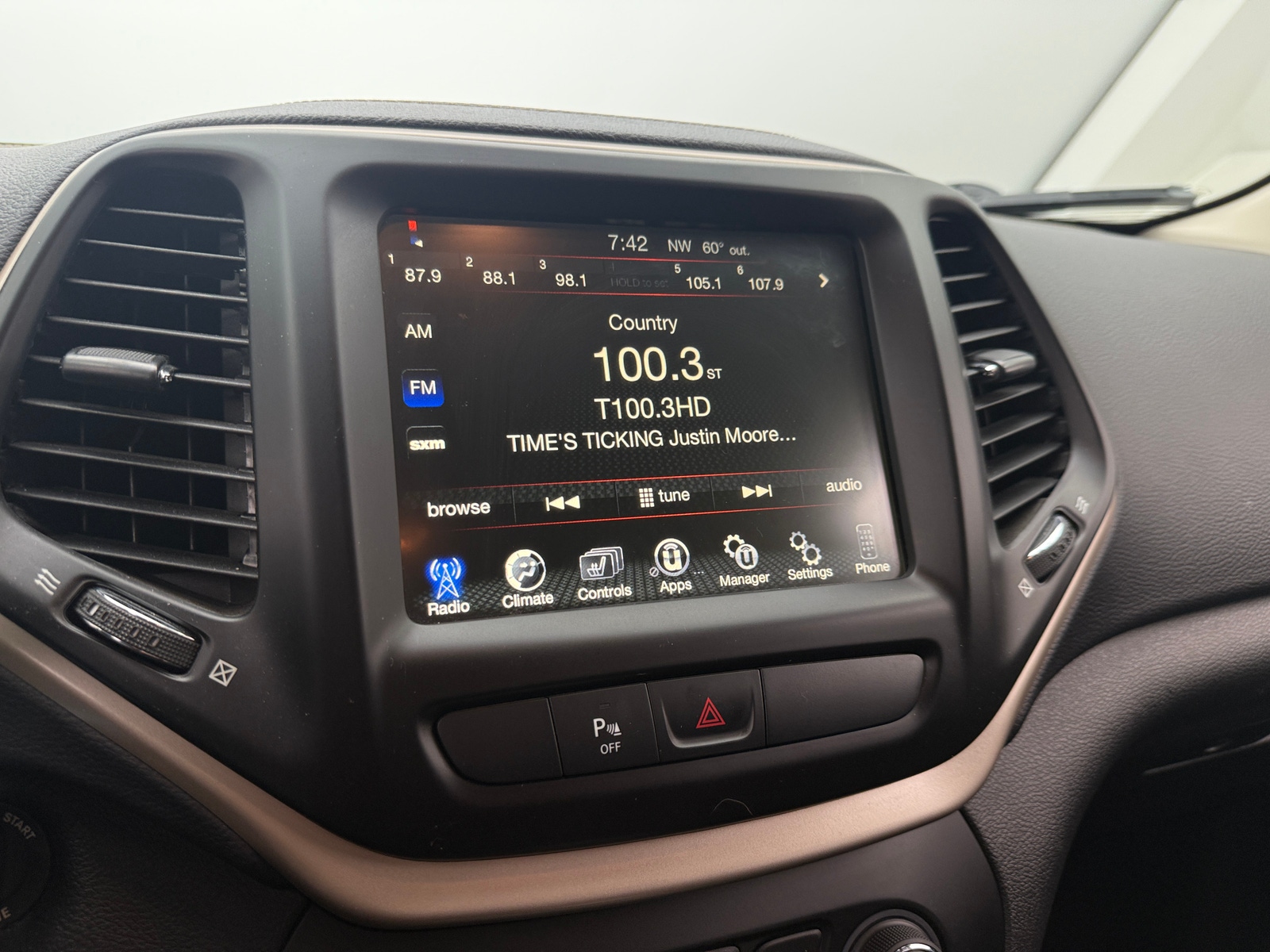 Thumbnail: 2017 Jeep Cherokee - 4