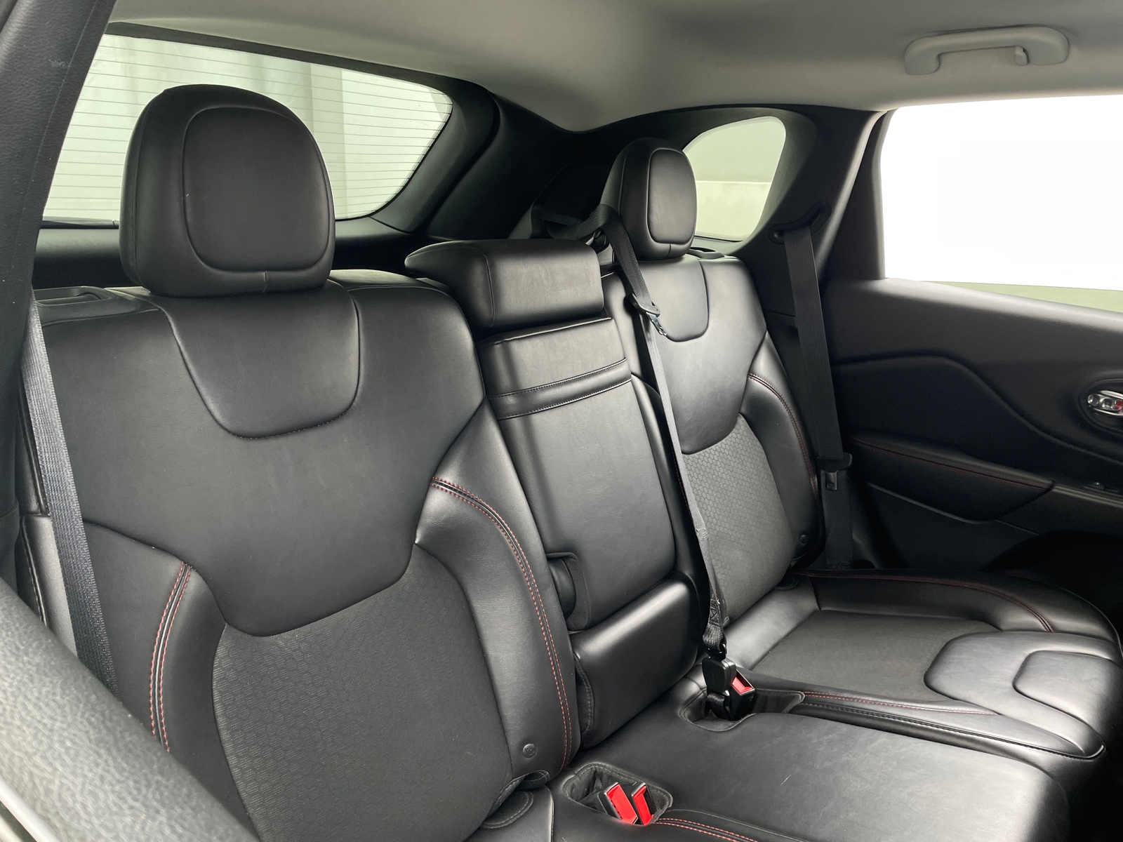 Thumbnail: 2019 Jeep Cherokee - 6