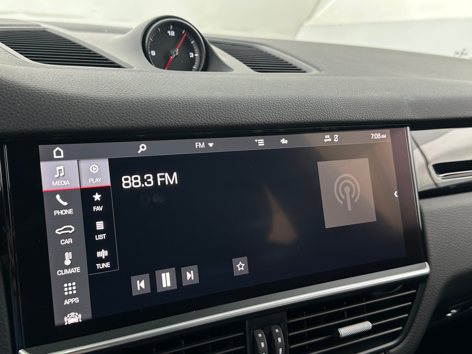 Thumbnail: 2021 Porsche Cayenne - 3