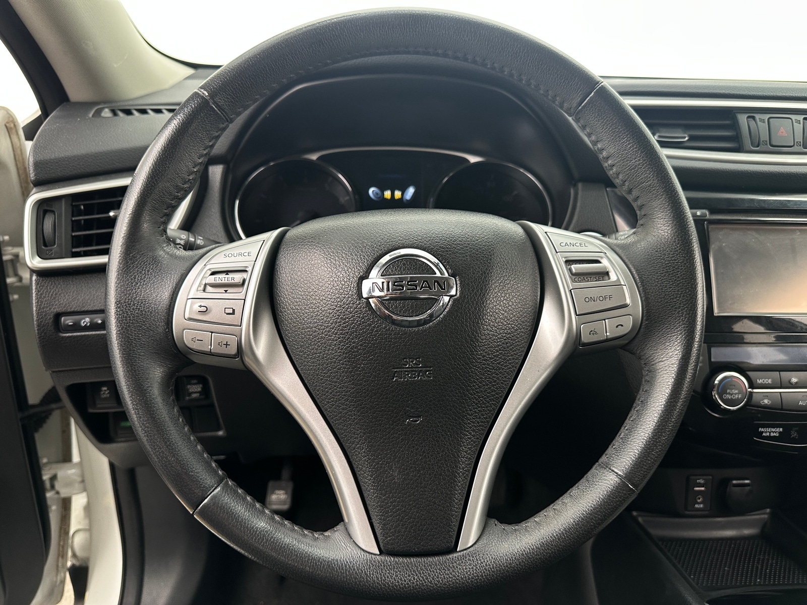 Thumbnail: 2016 Nissan Rogue - 4