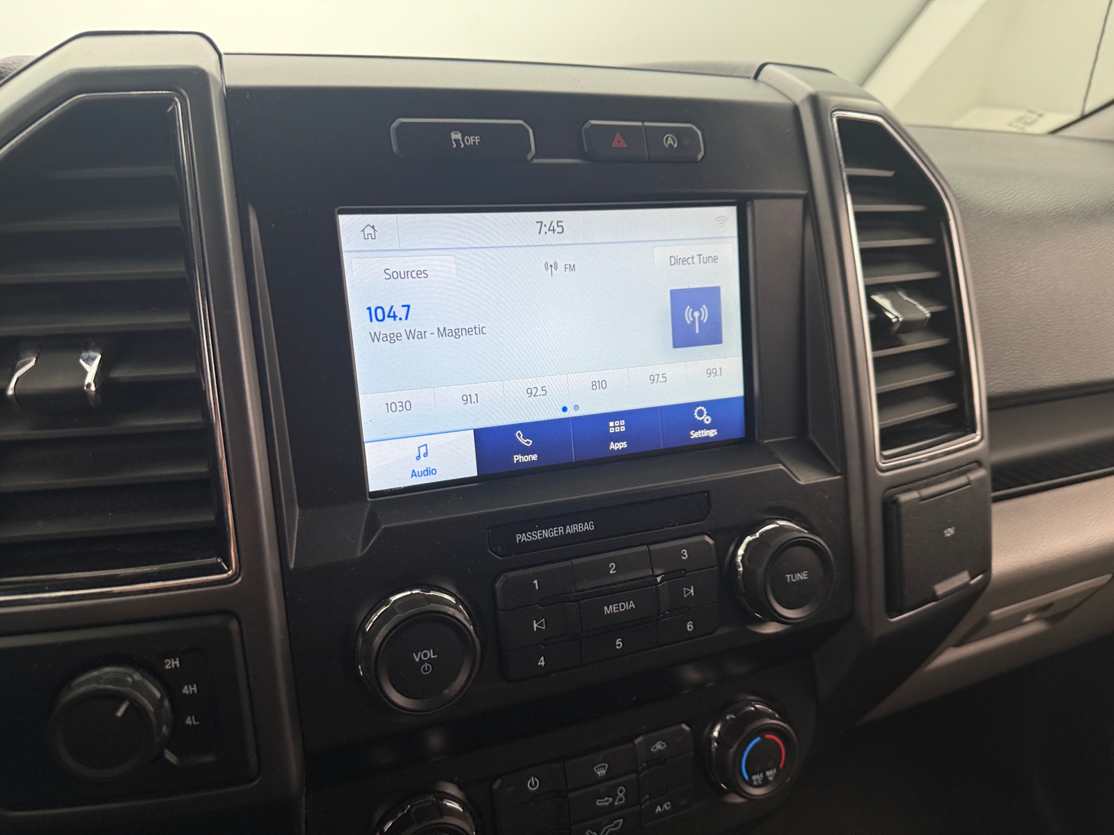 Thumbnail: 2019 Ford Econoline - 4