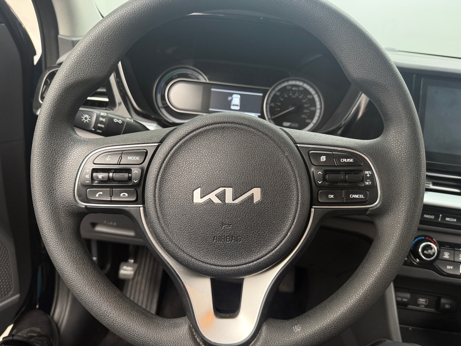 Thumbnail: 2022 Kia Niro - 5