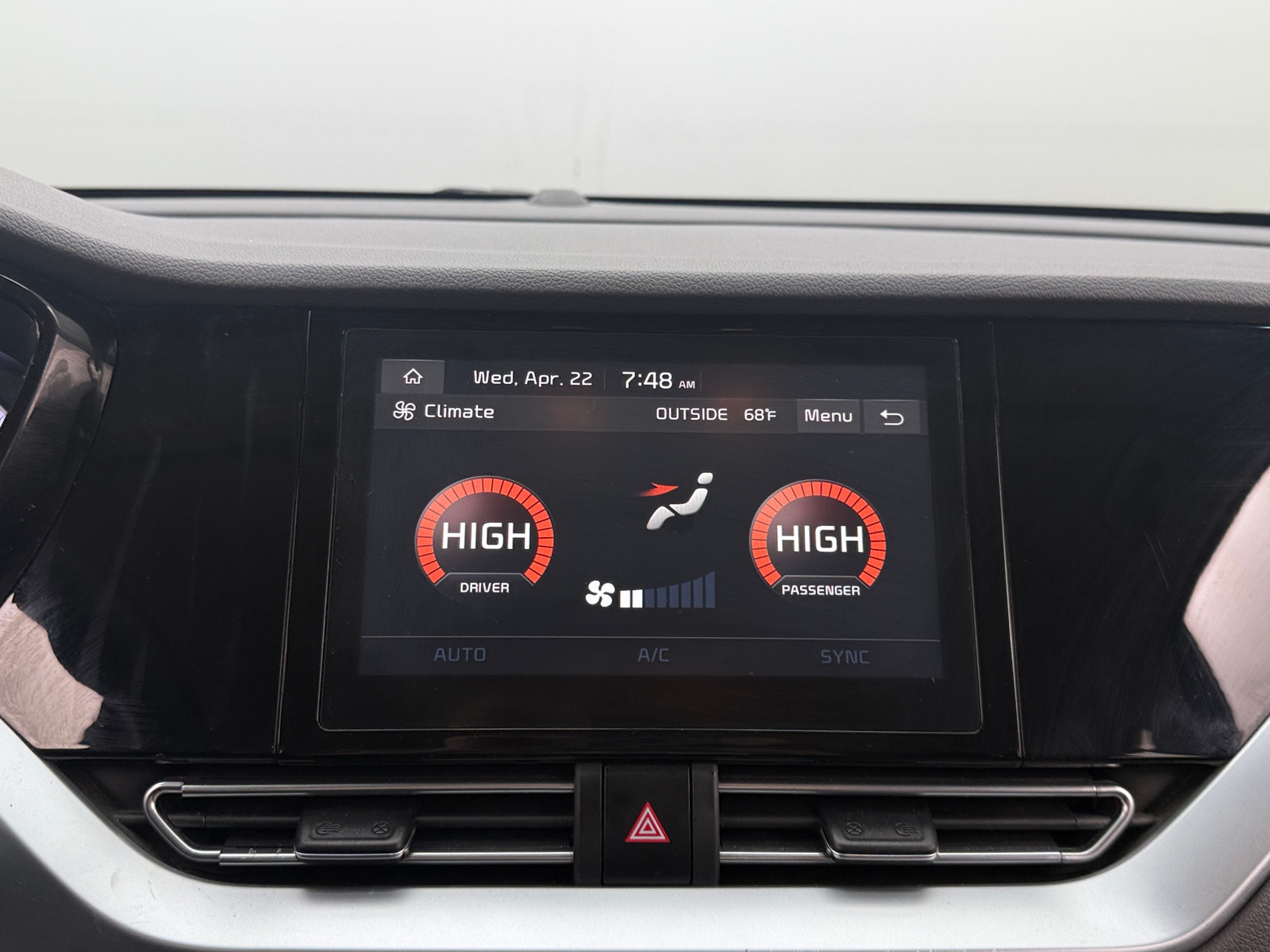 Thumbnail: 2022 Kia Niro - 4