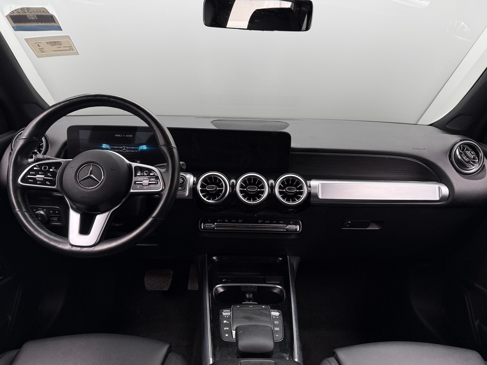 Thumbnail: 2022 Mercedes-Benz GLB - 2