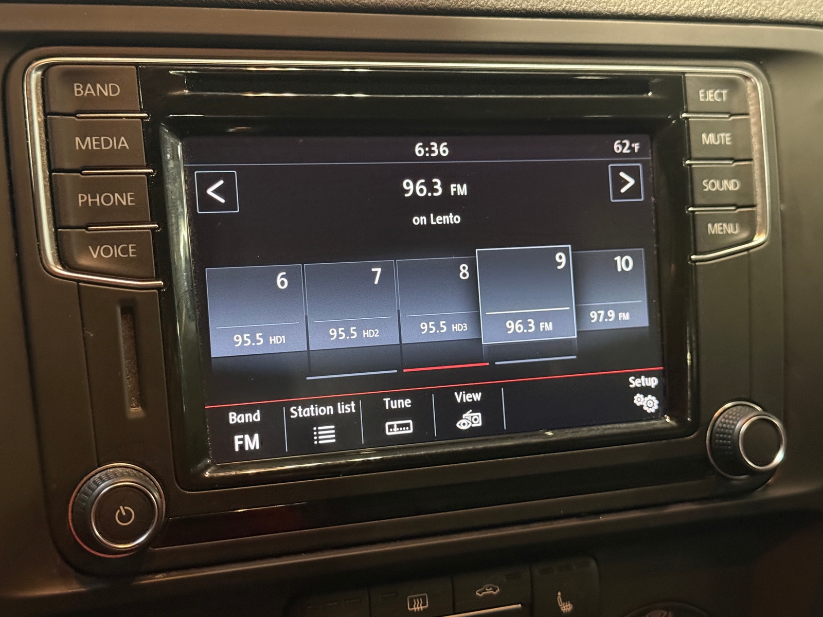 Thumbnail: 2017 Volkswagen Jetta - 3