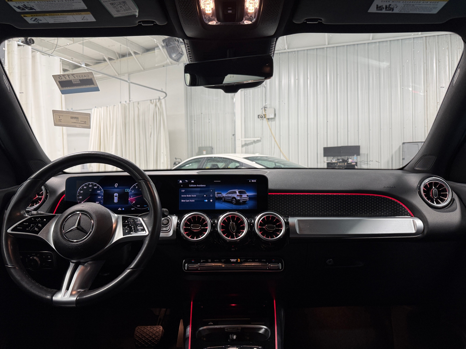 Thumbnail: 2025 Mercedes-Benz GLB - 2