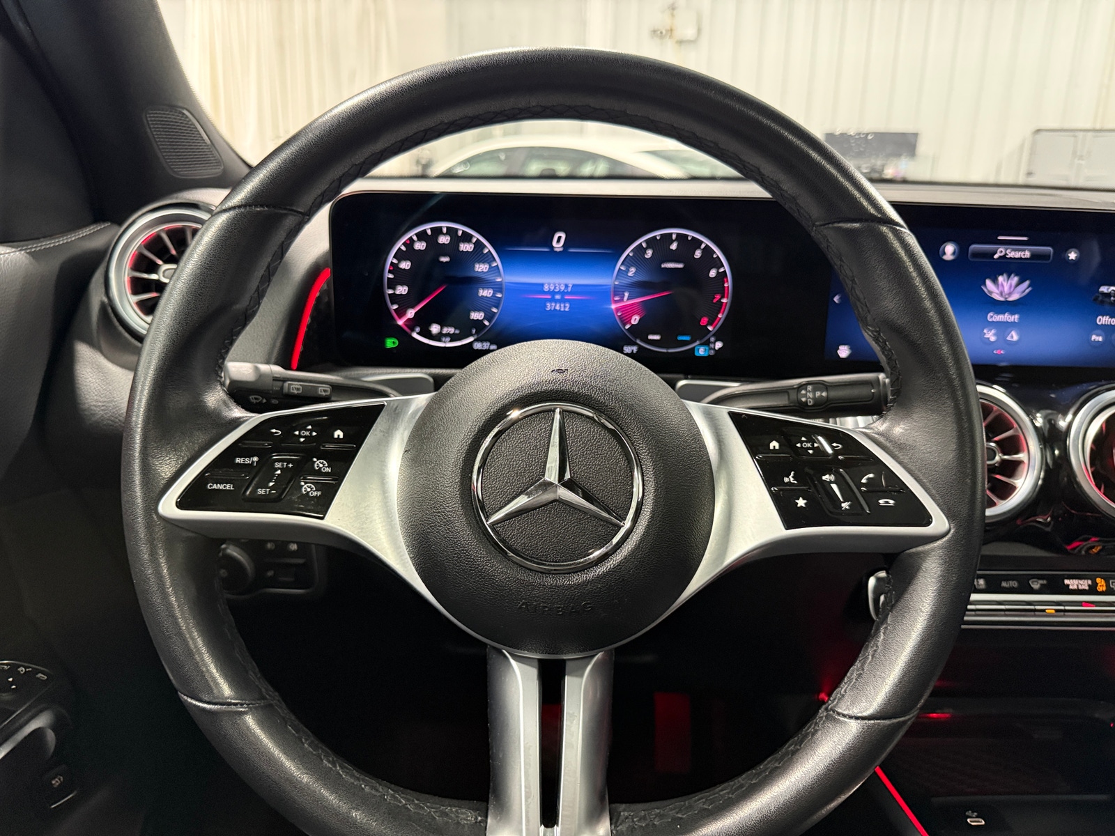 Thumbnail: 2025 Mercedes-Benz GLB - 4