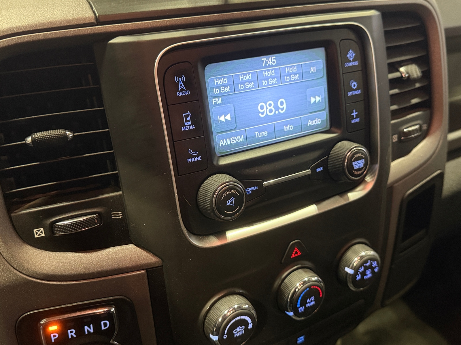 Thumbnail: 2019 RAM 1500 Classic - 4