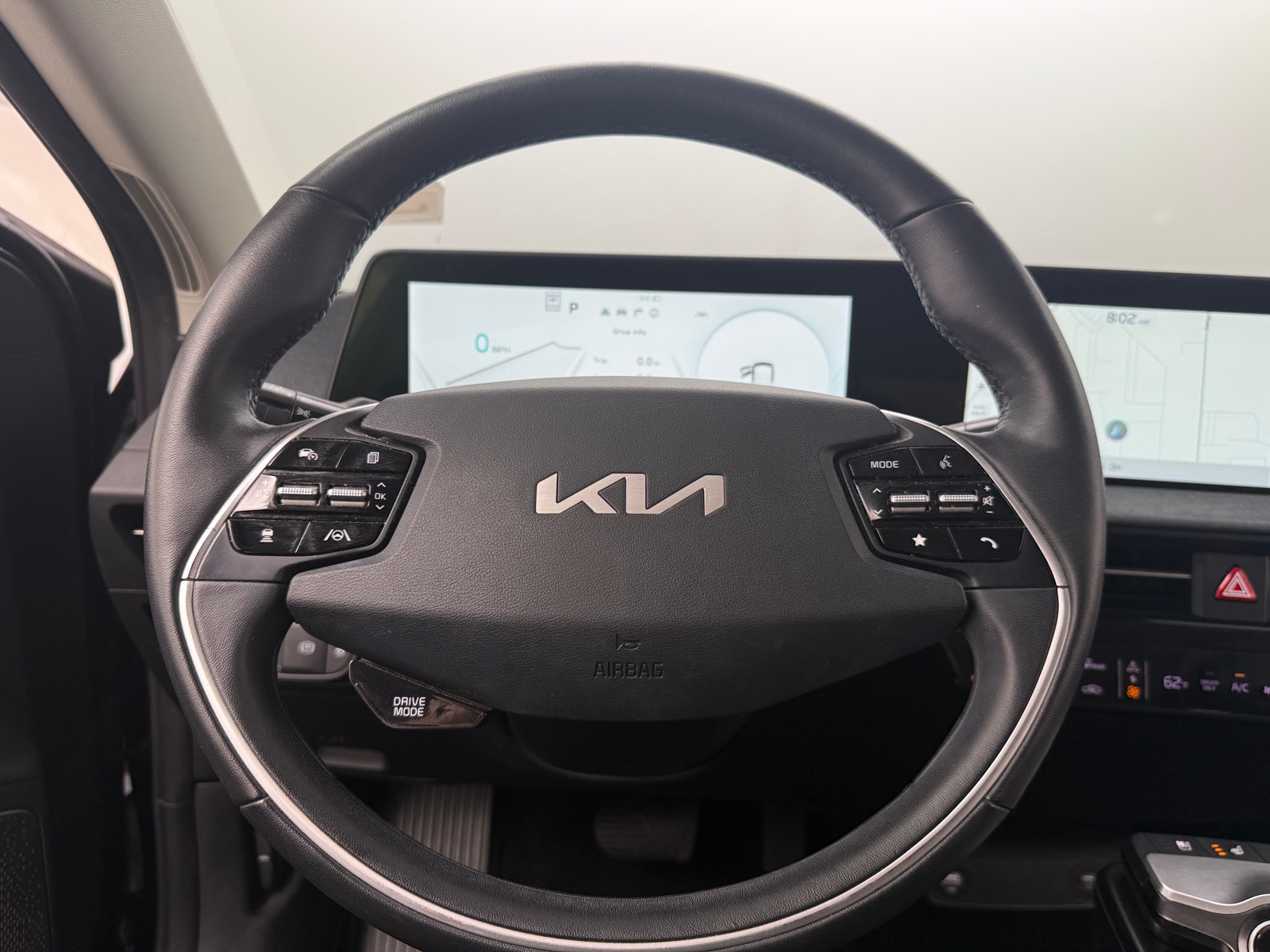 Thumbnail: 2022 Kia EV6 - 4