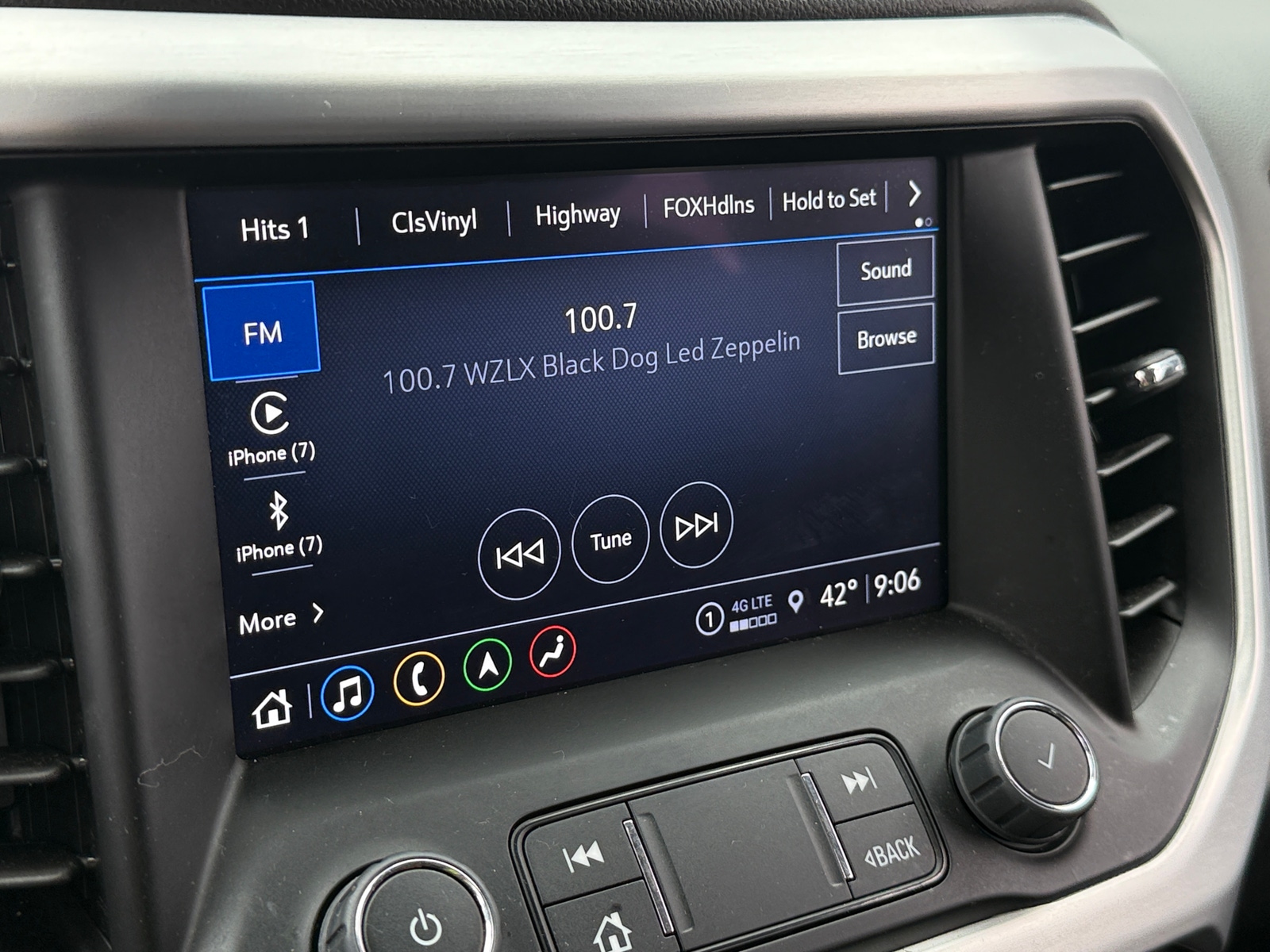 Thumbnail: 2023 GMC Acadia - 4