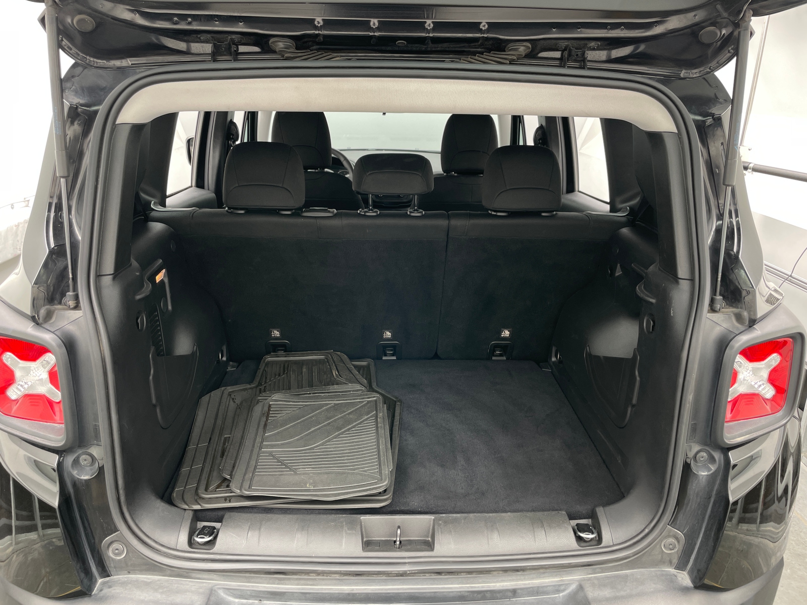 Thumbnail: 2020 Jeep Renegade - 7