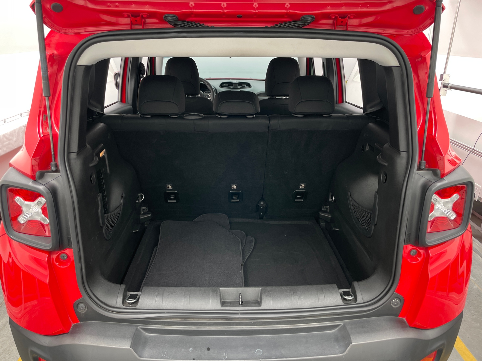Thumbnail: 2018 Jeep Renegade - 7