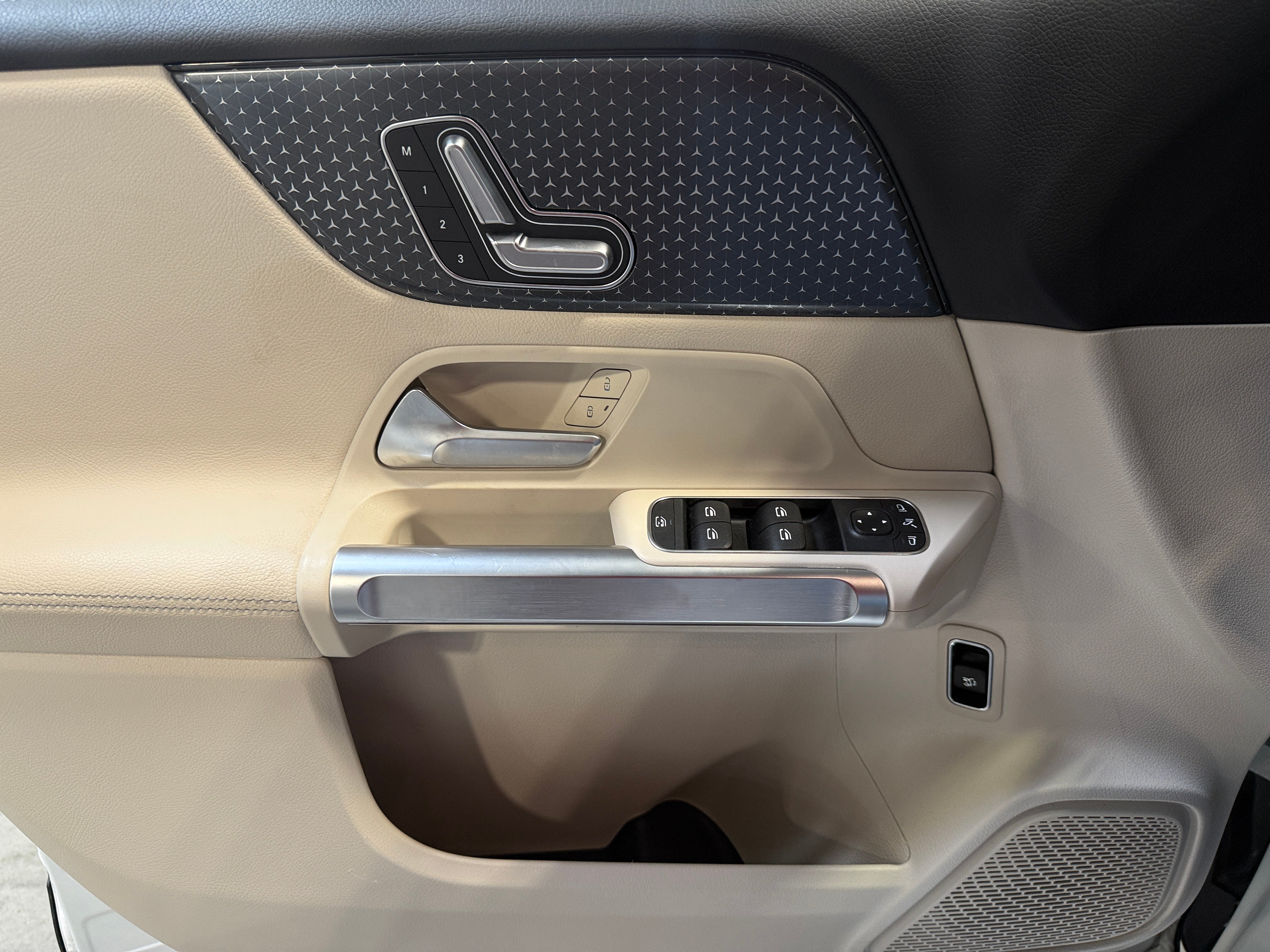 2025 Mercedes-Benz GLB Base - Photo 7