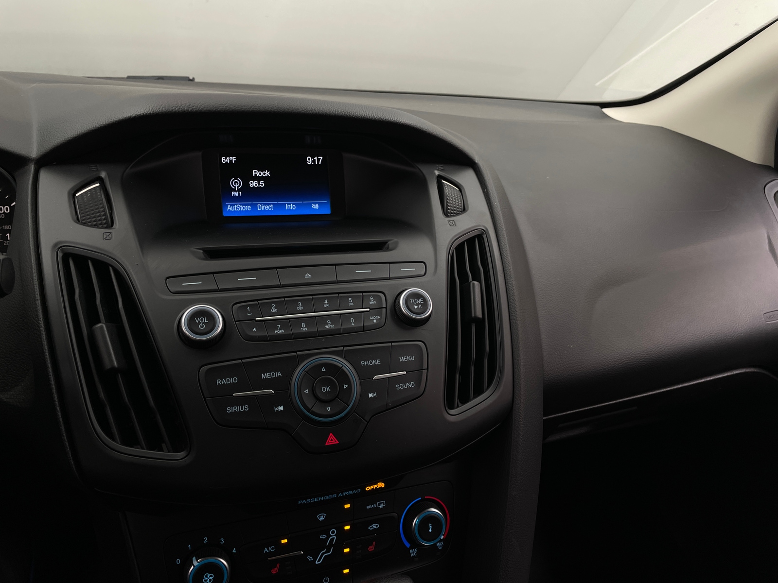 Thumbnail: 2017 Ford Focus - 4