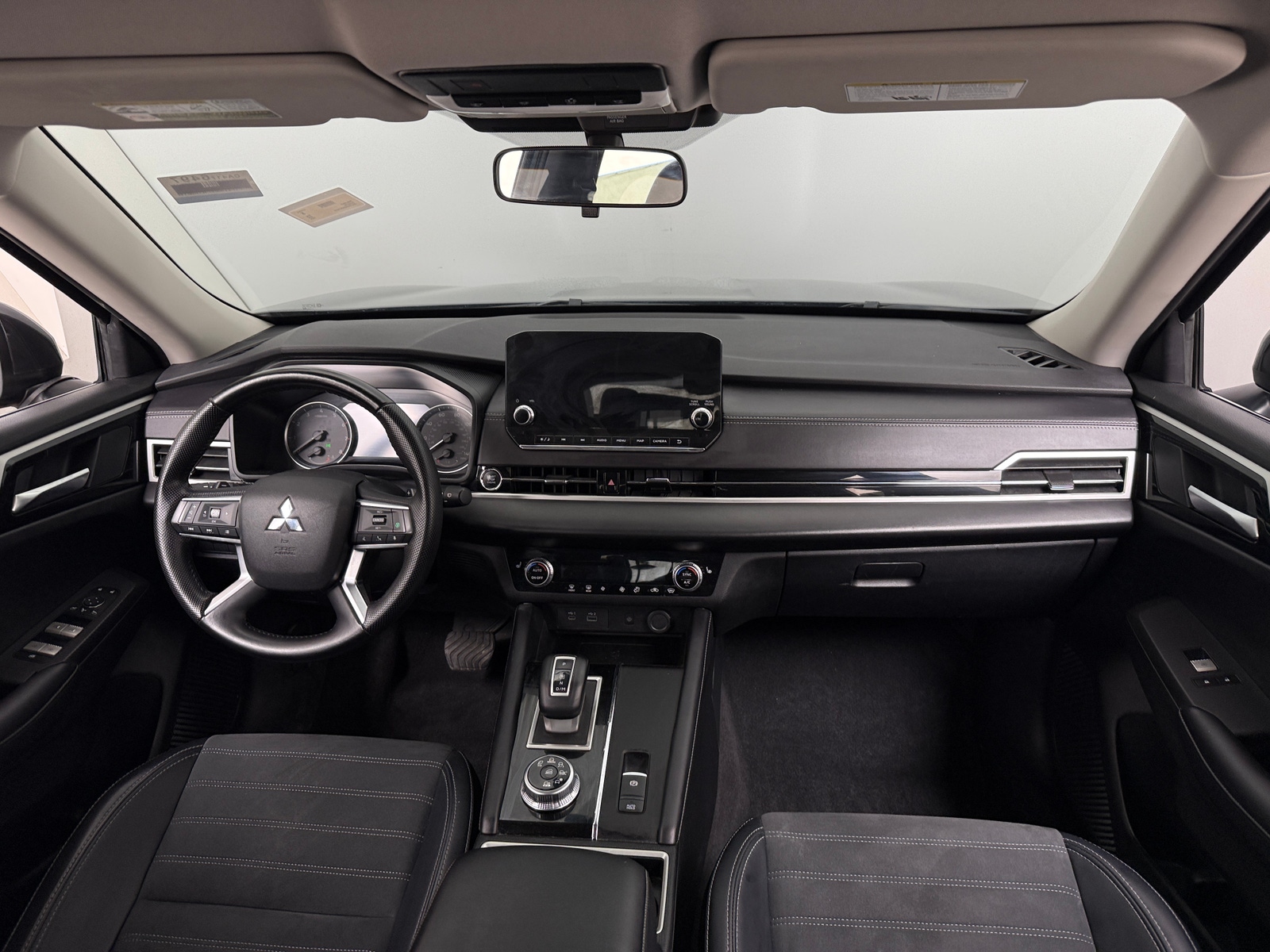 Thumbnail: 2024 Mitsubishi Outlander - 2