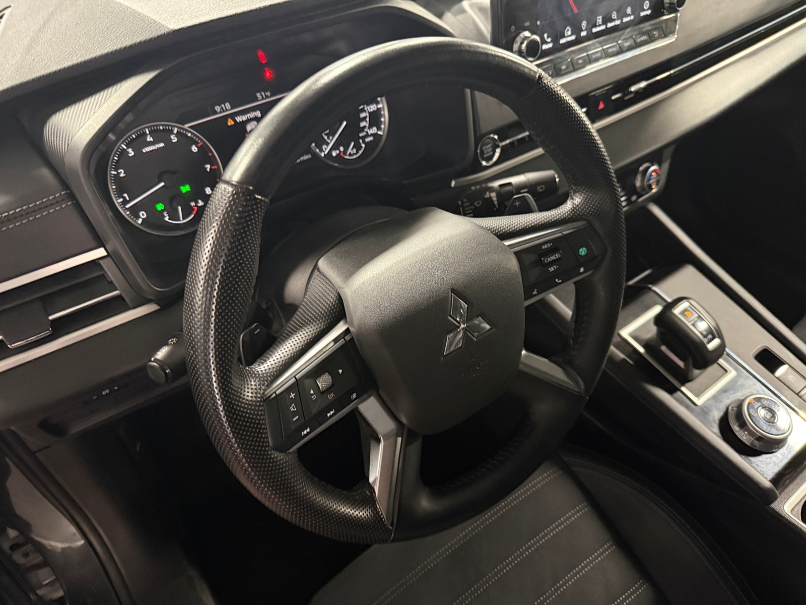 Thumbnail: 2024 Mitsubishi Outlander - 4
