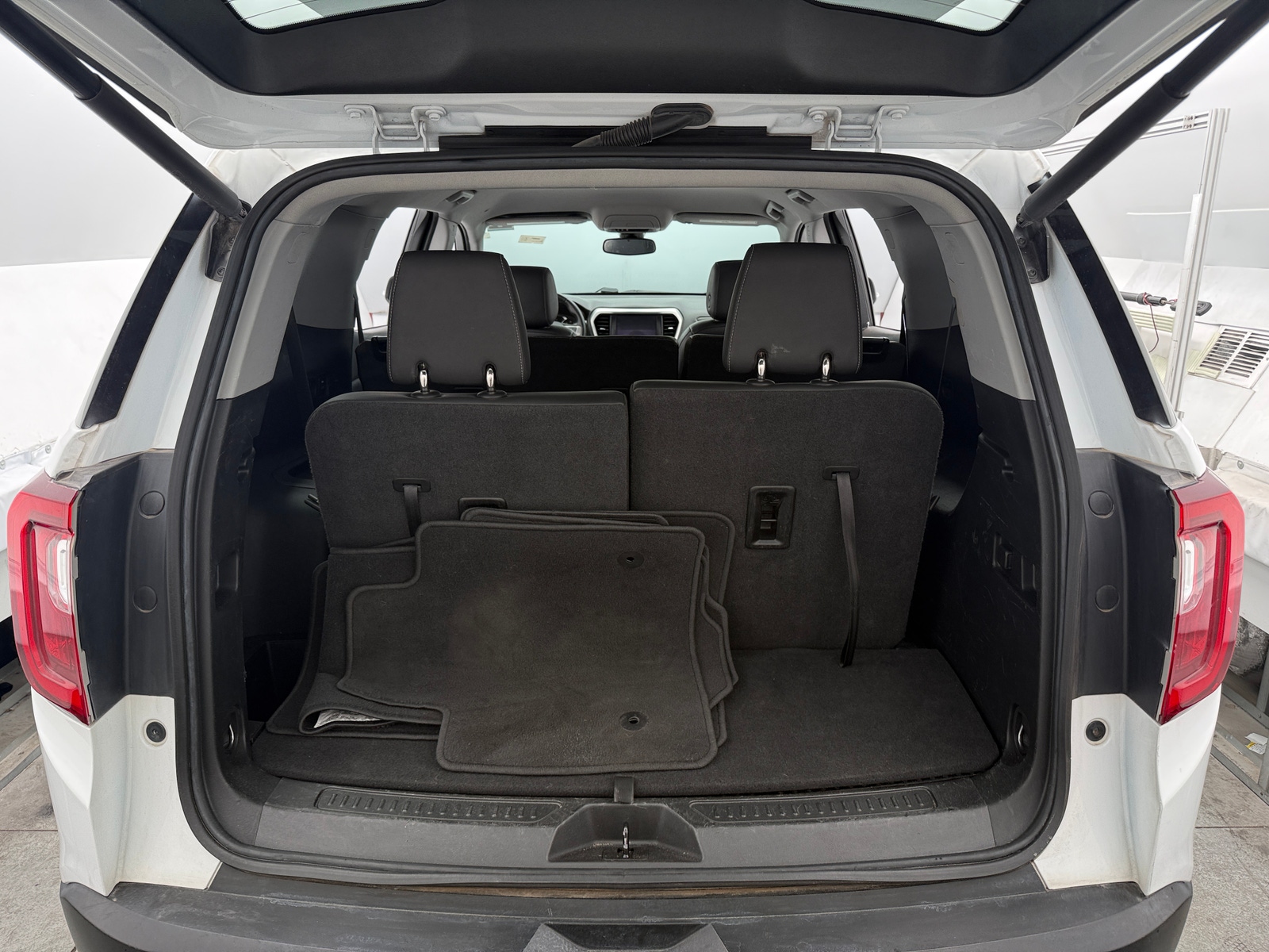 Thumbnail: 2023 GMC Acadia - 6