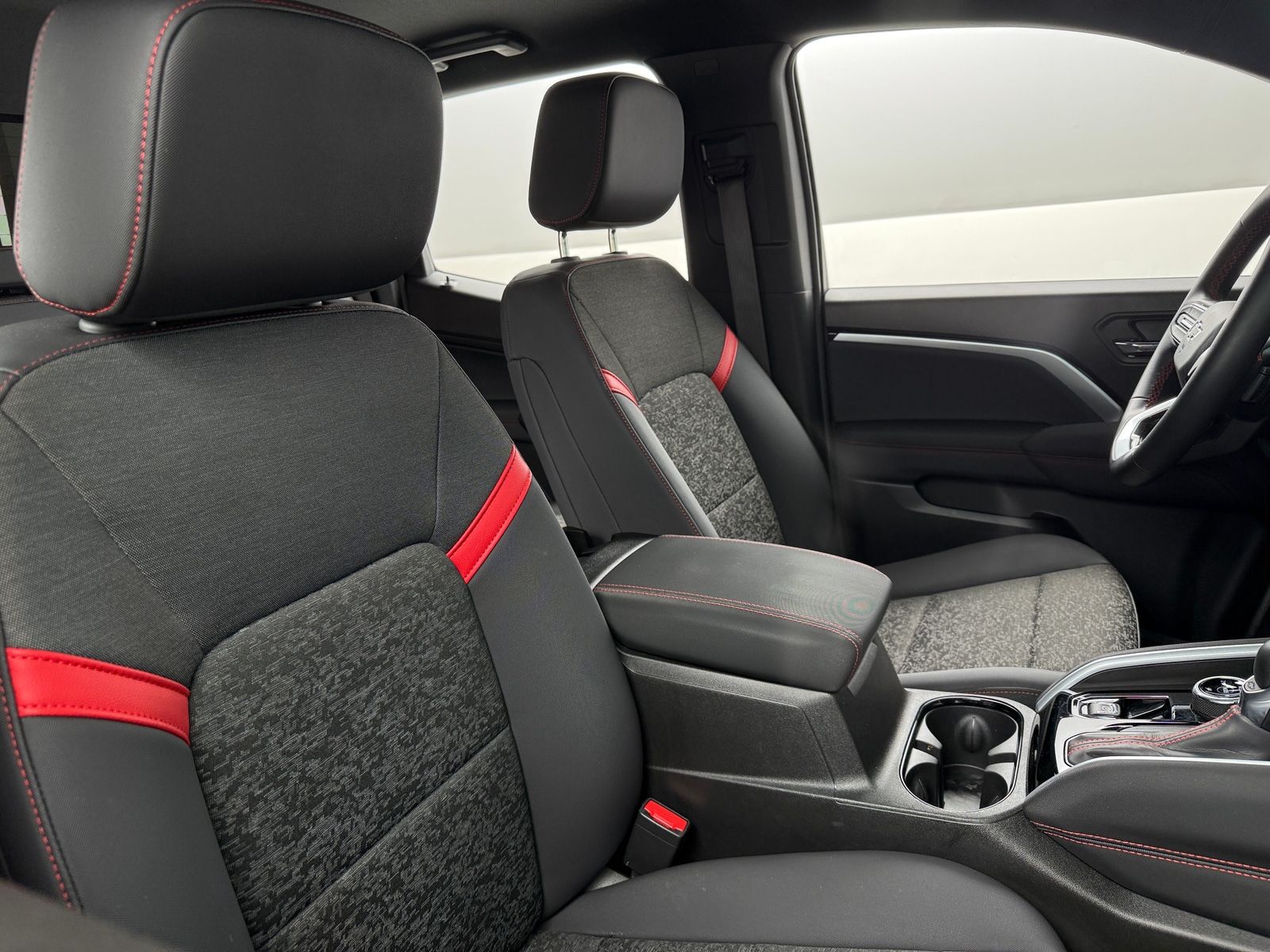 Thumbnail: 2024 Chevrolet Colorado - 2