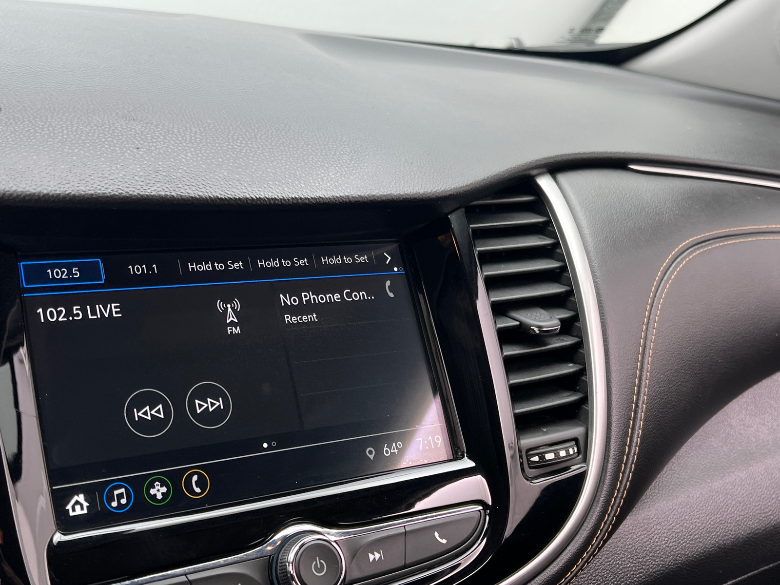Thumbnail: 2018 Chevrolet Trax - 4