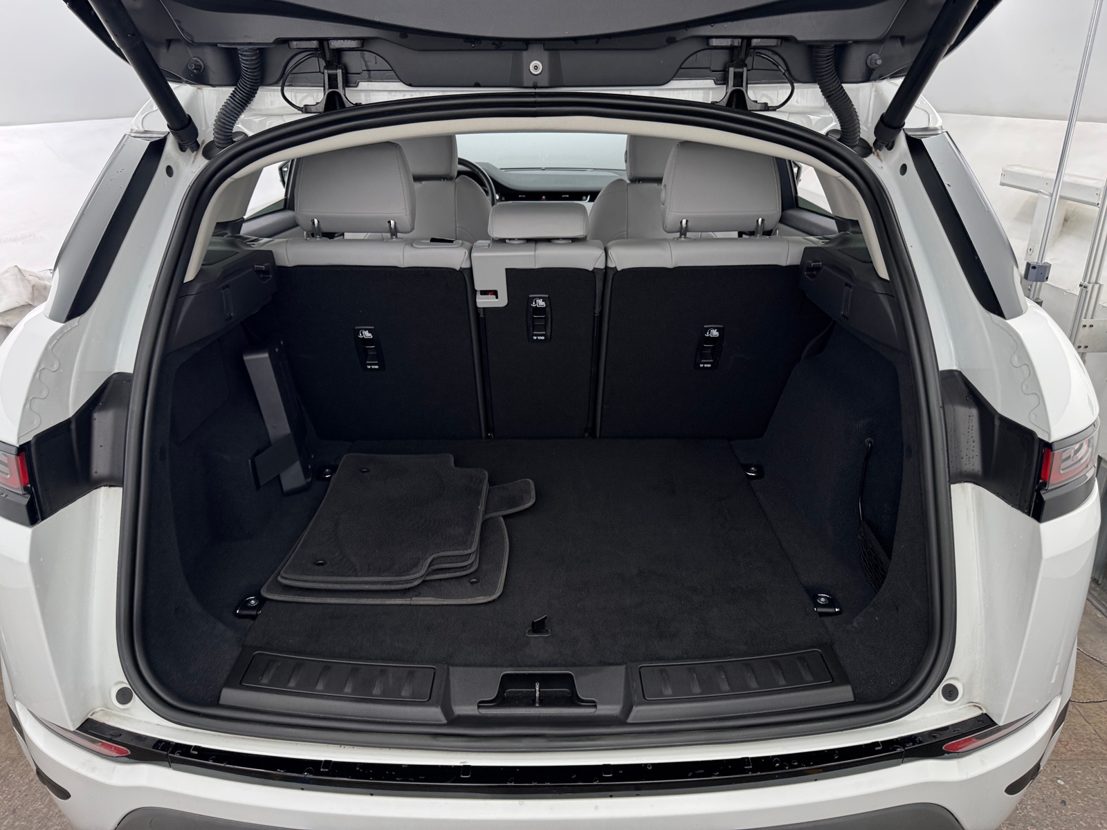 Thumbnail: 2023 Land Rover Range Rover Evoque - 6