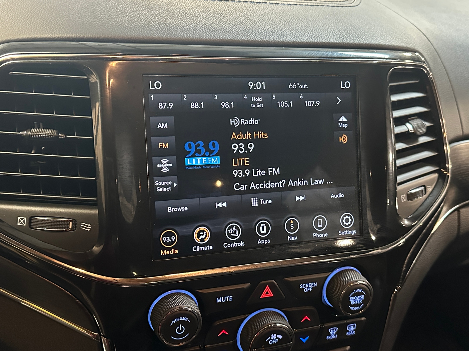 Thumbnail: 2021 Jeep Grand Cherokee - 3